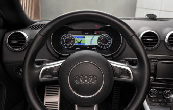 Konačni rezultat instalacije digitalne instrument table za Audi TT 8J